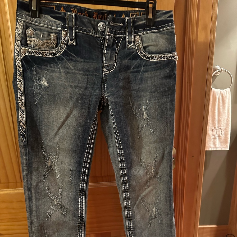 Trendy Rock Revival Crop Distressed Jeans